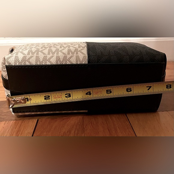 MICHAEL KORS JET SET TZ CROSSBODY - Picture 9 of 9